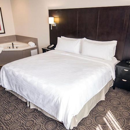 Holiday Inn Hotel & Suites Red Deer By Ihg Penhold Exterior photo
