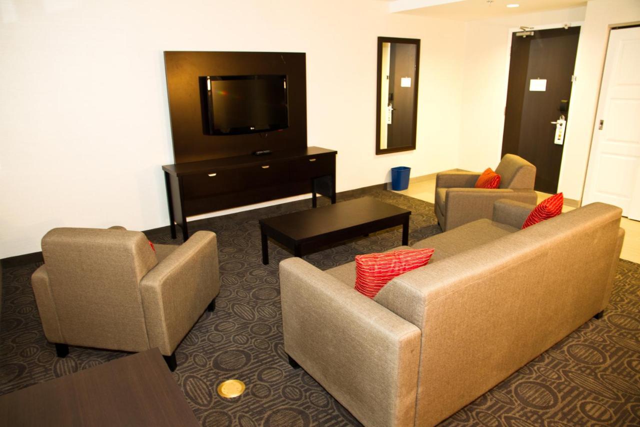 Holiday Inn Hotel & Suites Red Deer By Ihg Penhold Room photo