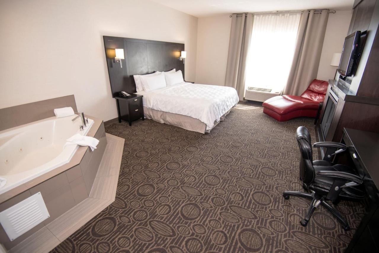 Holiday Inn Hotel & Suites Red Deer By Ihg Penhold Exterior photo