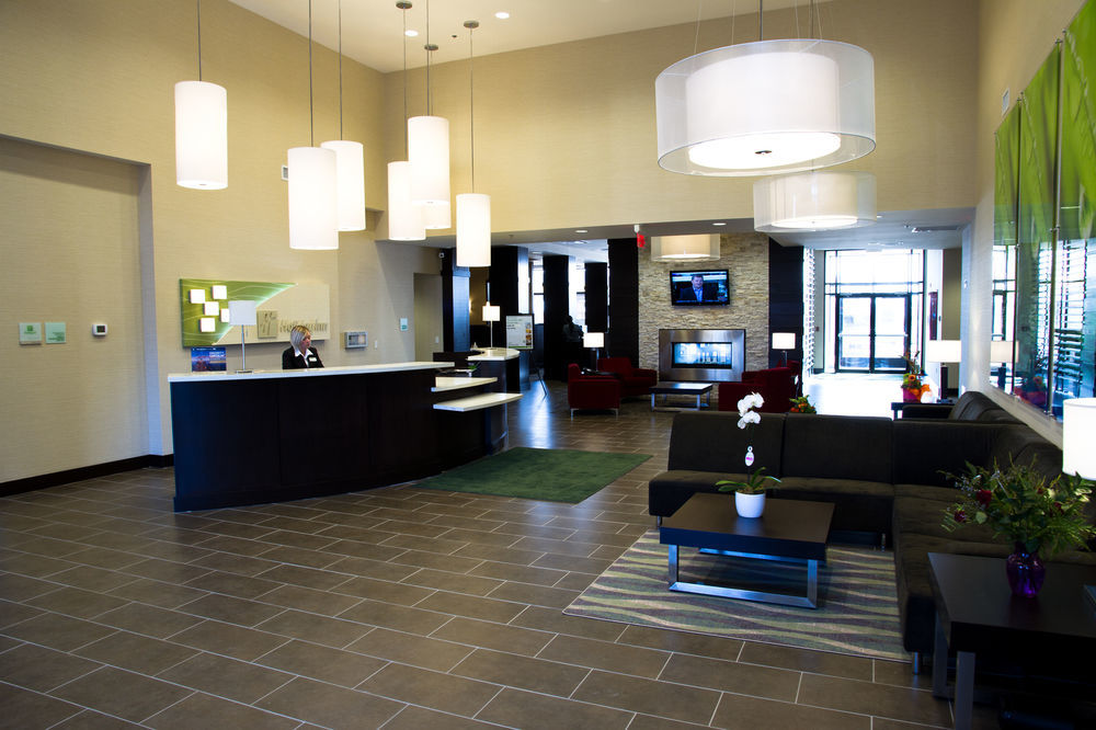 Holiday Inn Hotel & Suites Red Deer By Ihg Penhold Exterior photo