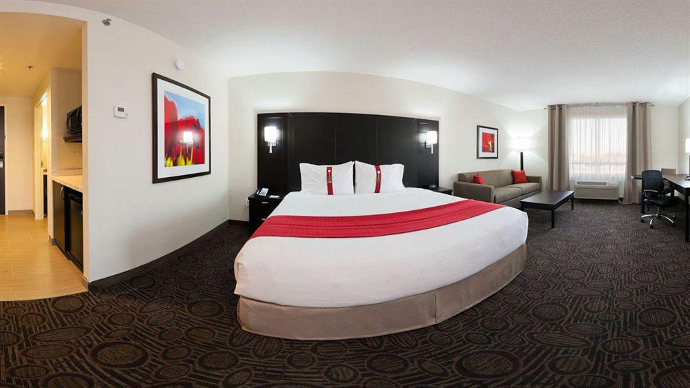 Holiday Inn Hotel & Suites Red Deer By Ihg Penhold Exterior photo